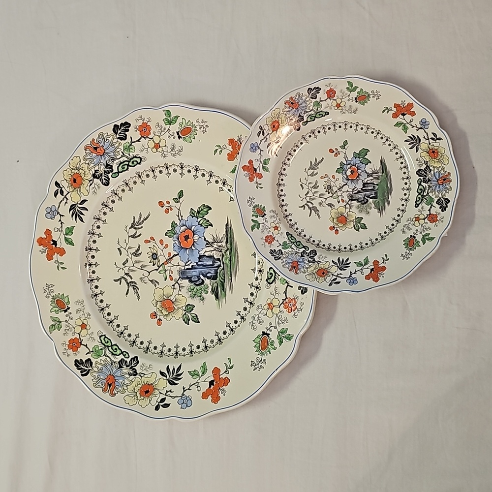 Royal Doulton china The Granville pattern dinner plate (1) & bread plate (1)
